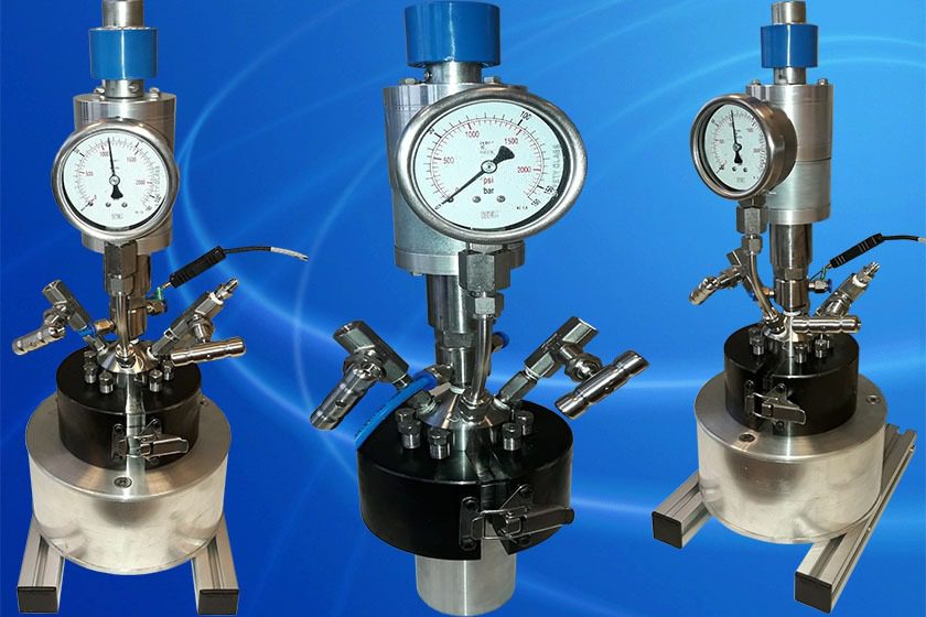 Yüksek basınçlı süperkritik CO2 reaktörü, PTFE liner ve termokupl bağlantılı.