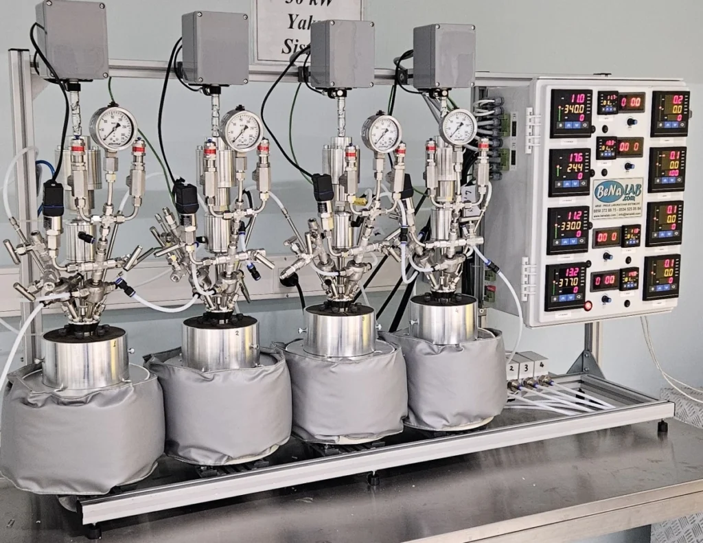 BENALAB ASİT sistemi300 Bar 400°C Hastelloy 276 inconel reaktör, manyetik drive karıştırıcı, ani soğutma loopu (döngüsü), dijital ve analog basınç kontrollü, dip tüp ile sıvı numune alma özellikli Ar-Ge cihazı.